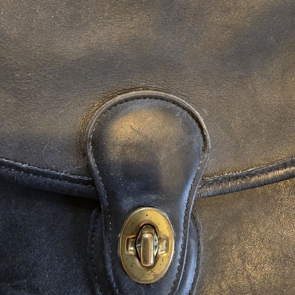 Coach Black vintage Leather Crossbody Bag vintage great physical shape - Picture 3 of 7